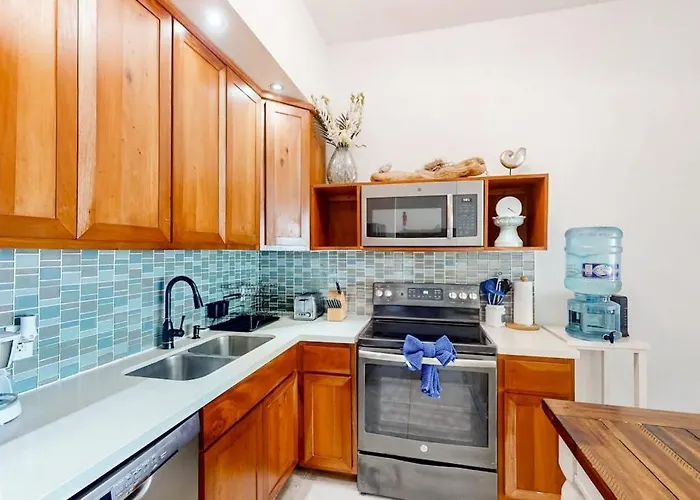 New Oceanfront W Shared Pool Dock Two Kayaks Partial Ac Wifi Сasa de vacaciones San Pedro (Ambergris Caye)