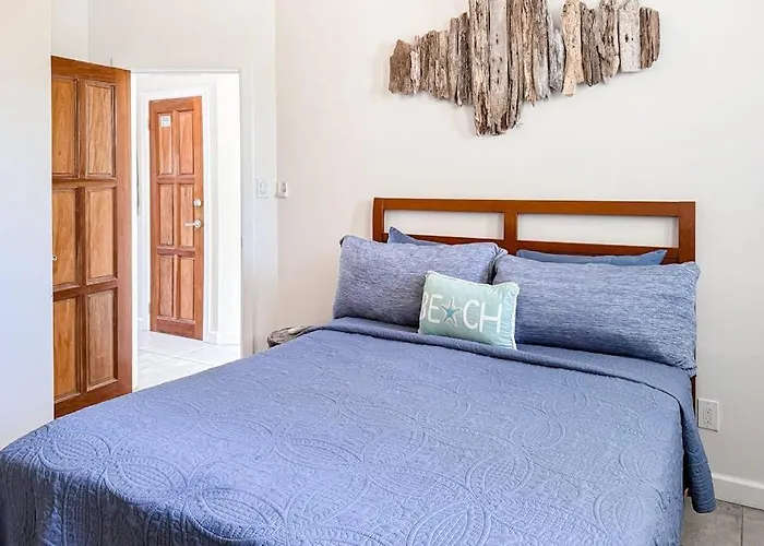 Сasa de vacaciones New Oceanfront W Shared Pool Dock Two Kayaks Partial Ac Wifi