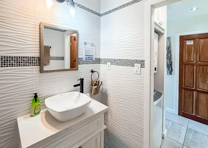New Oceanfront W Shared Pool Dock Two Kayaks Partial Ac Wifi Сasa de vacaciones San Pedro (Ambergris Caye)